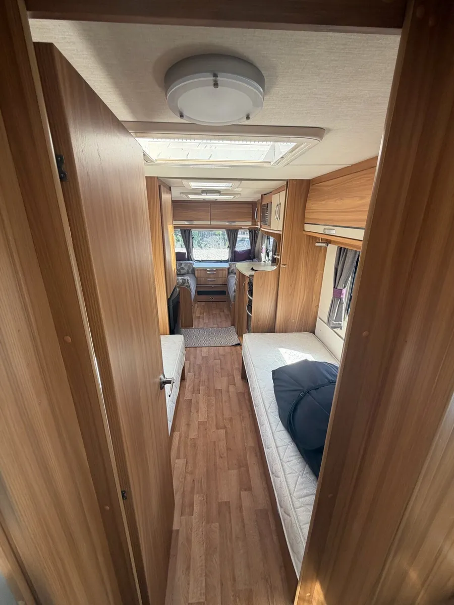 Lunar Quasar - top-of-the-Range 4-Berth caravan - Image 3