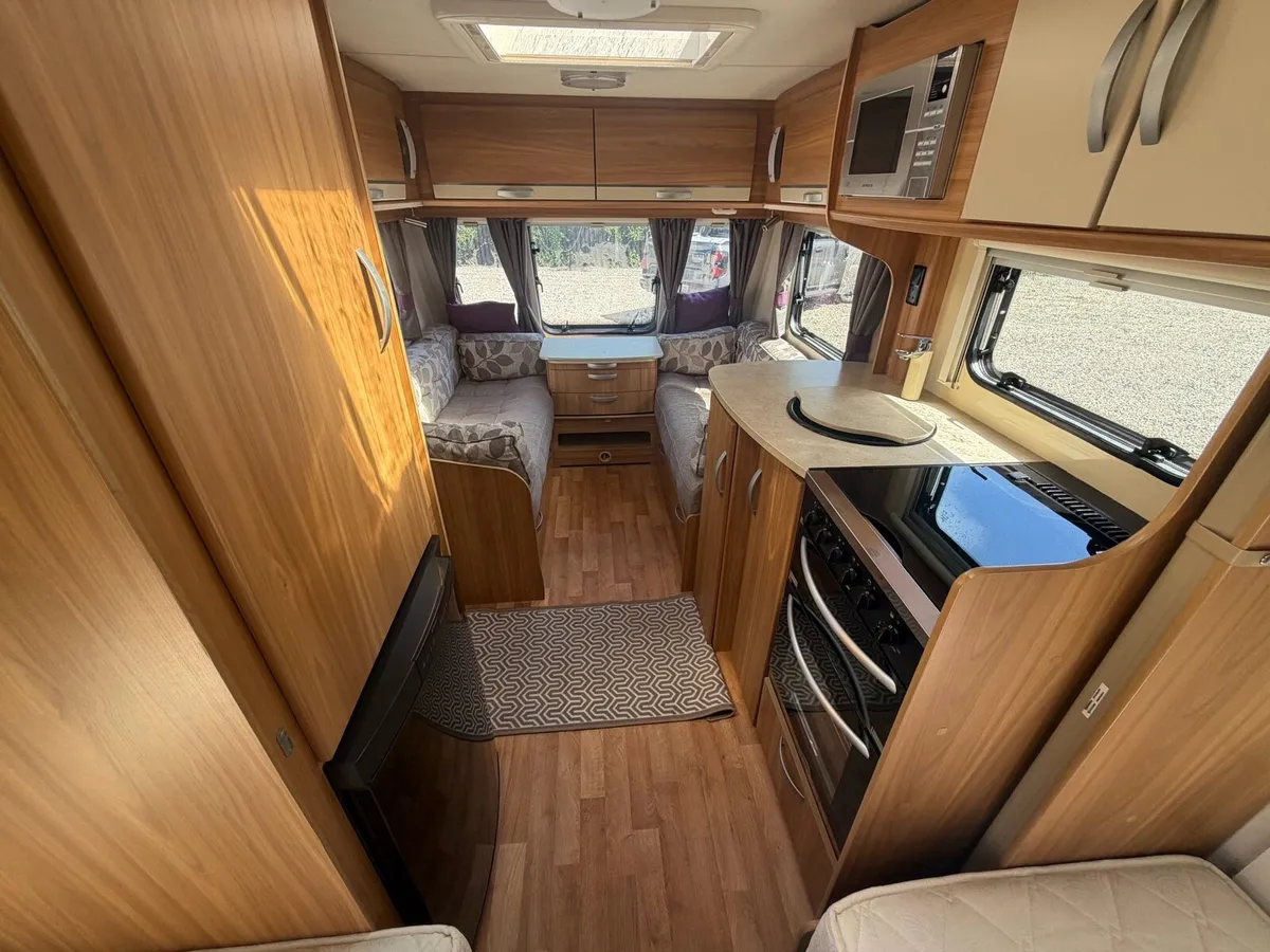Lunar Quasar - top-of-the-Range 4-Berth caravan - Image 4