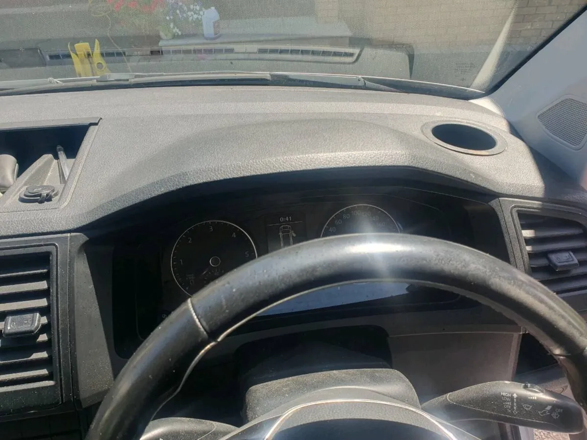 VW Transporter T6 high line model - Image 4