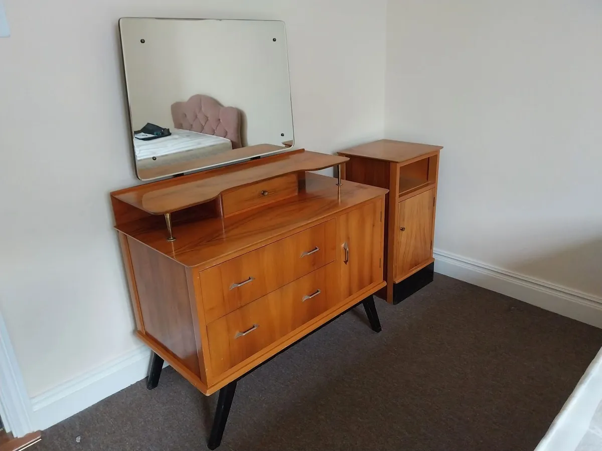Dressing Room Table & Locker Set - Image 3