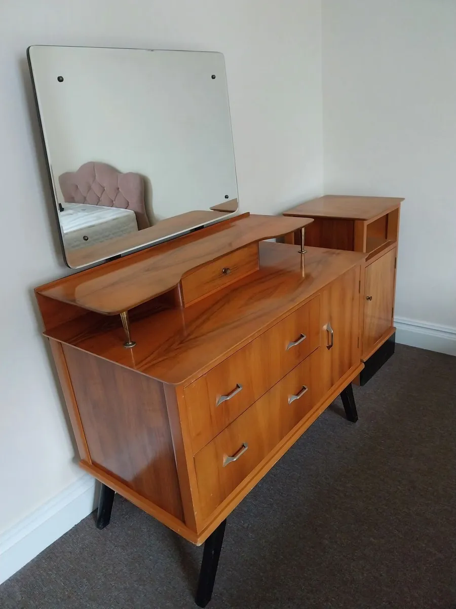 Dressing Room Table & Locker Set - Image 4