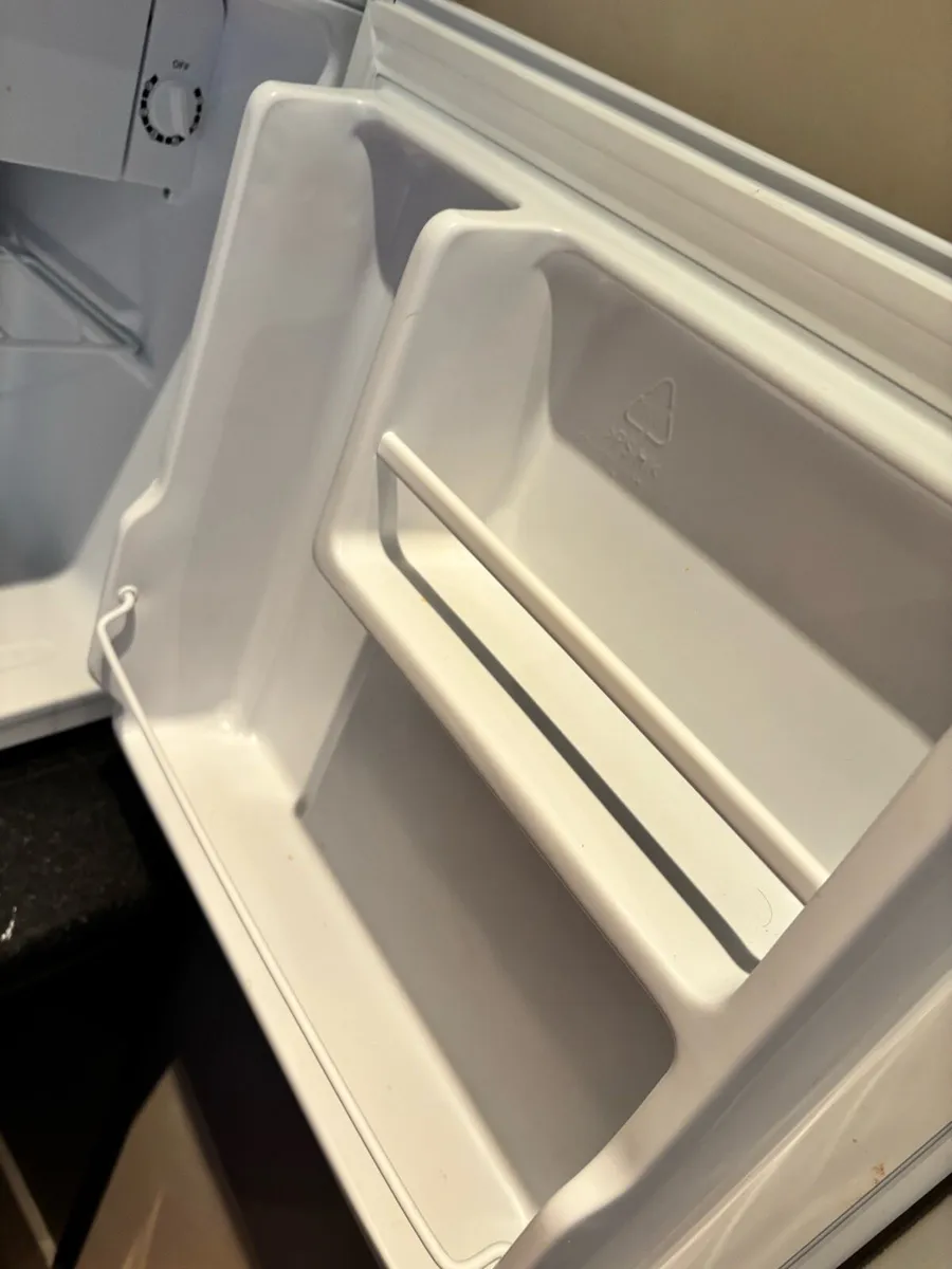 Belling Mini Fridge - Image 4