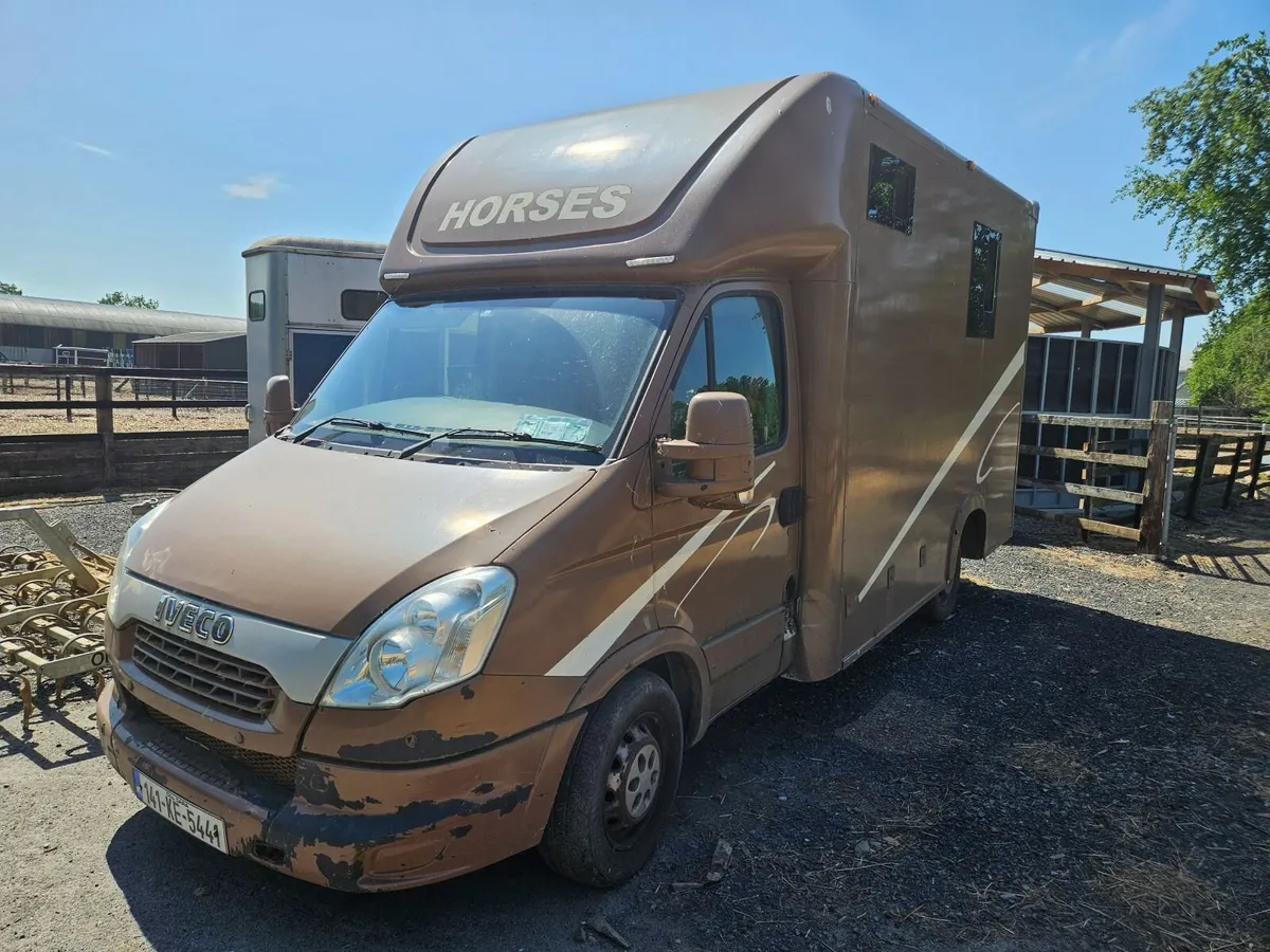Two stall horse van - Image 2