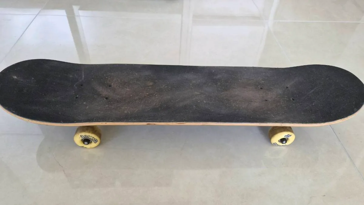 Skateboard + Spare Wheels, Bearings & Bones Speed - Image 2