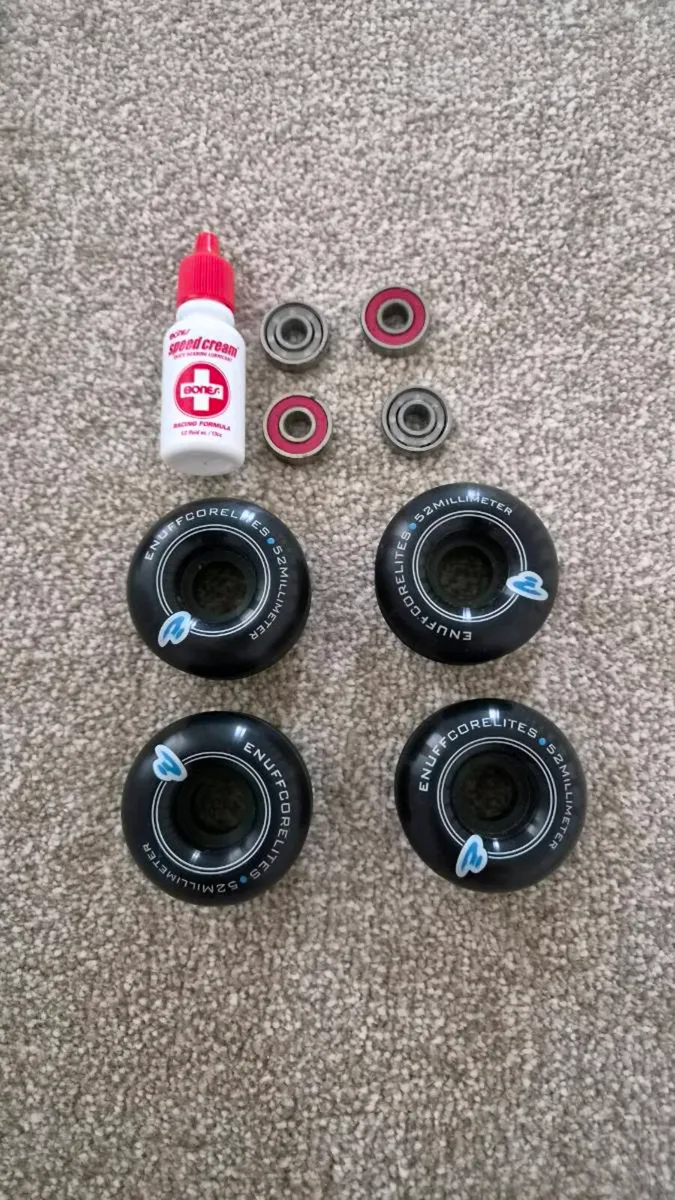 Skateboard + Spare Wheels, Bearings & Bones Speed - Image 3
