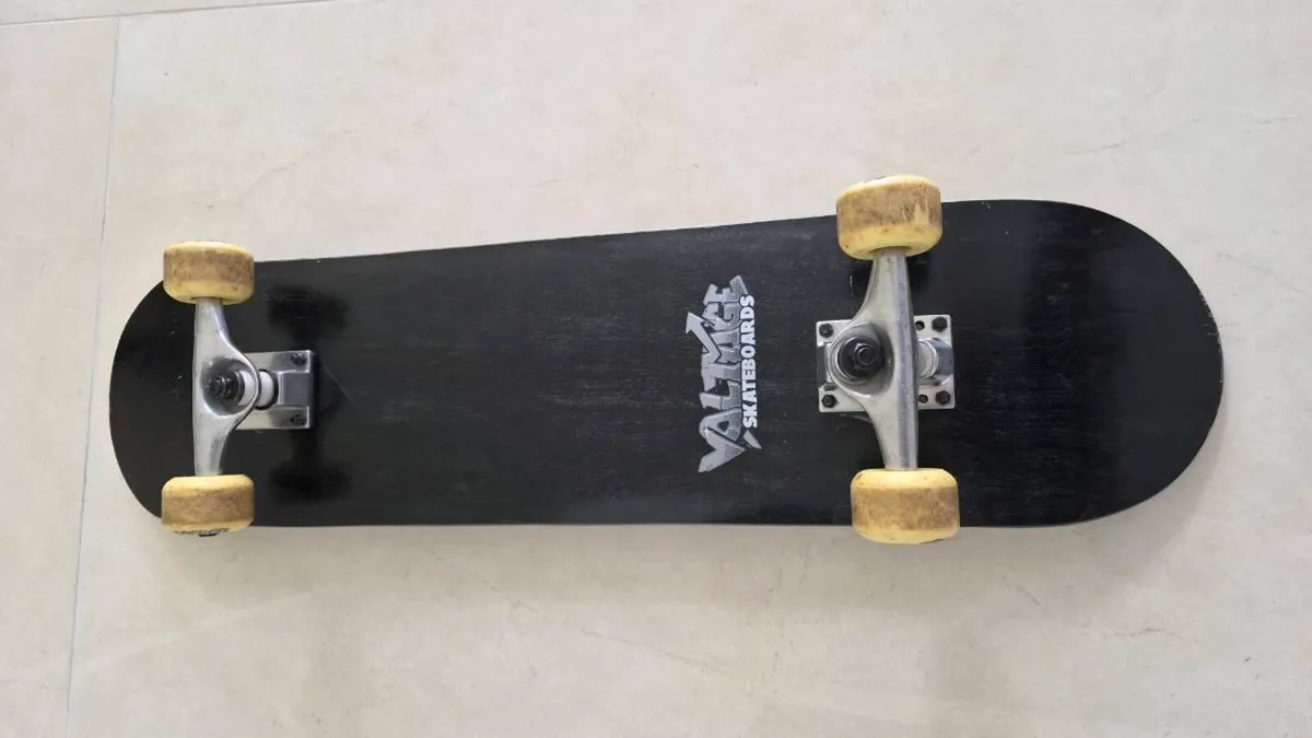Skateboard + Spare Wheels, Bearings & Bones Speed - Image 1