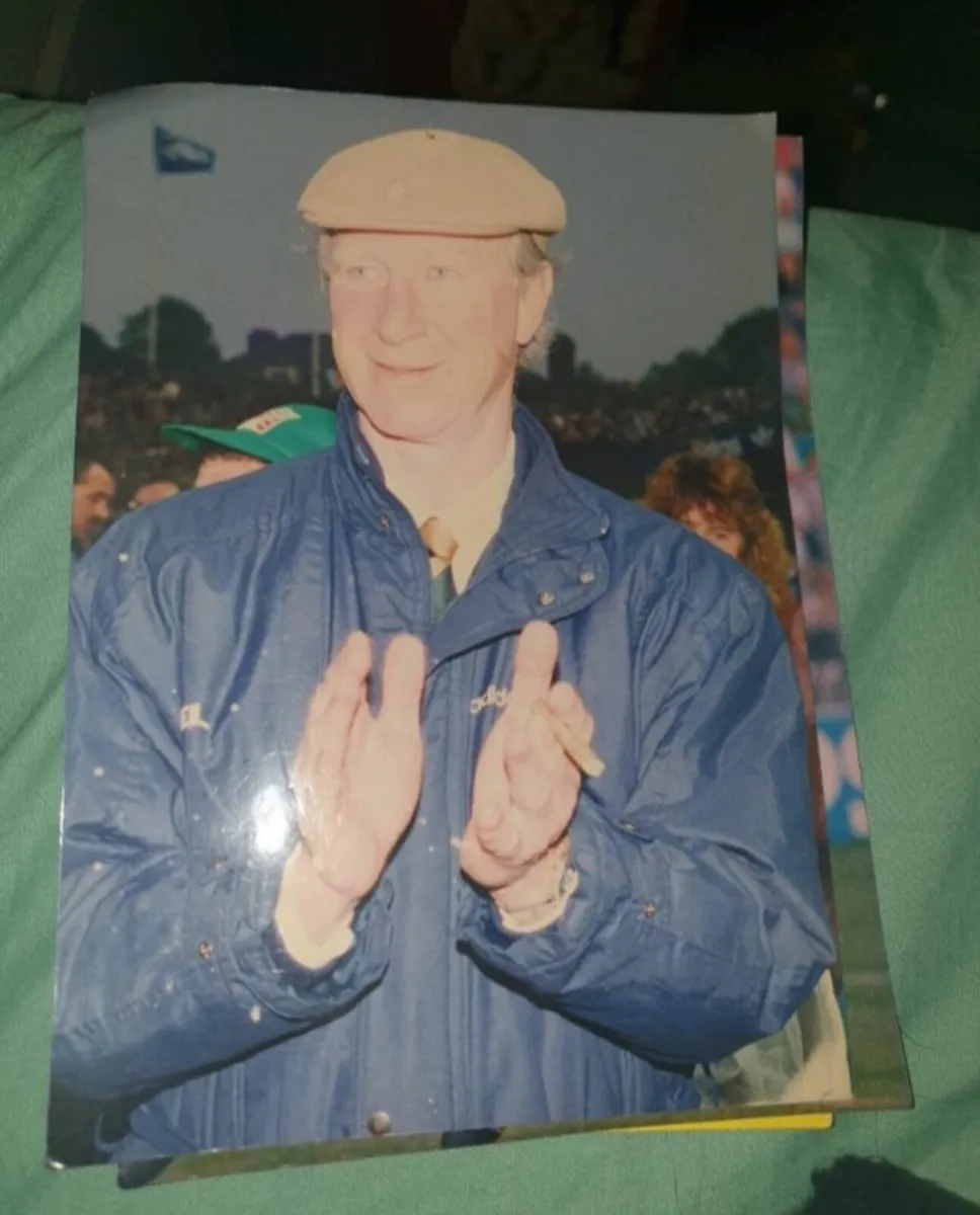 RARE FOOTBALL IRISH PICTURES AND TICKET - Image 3