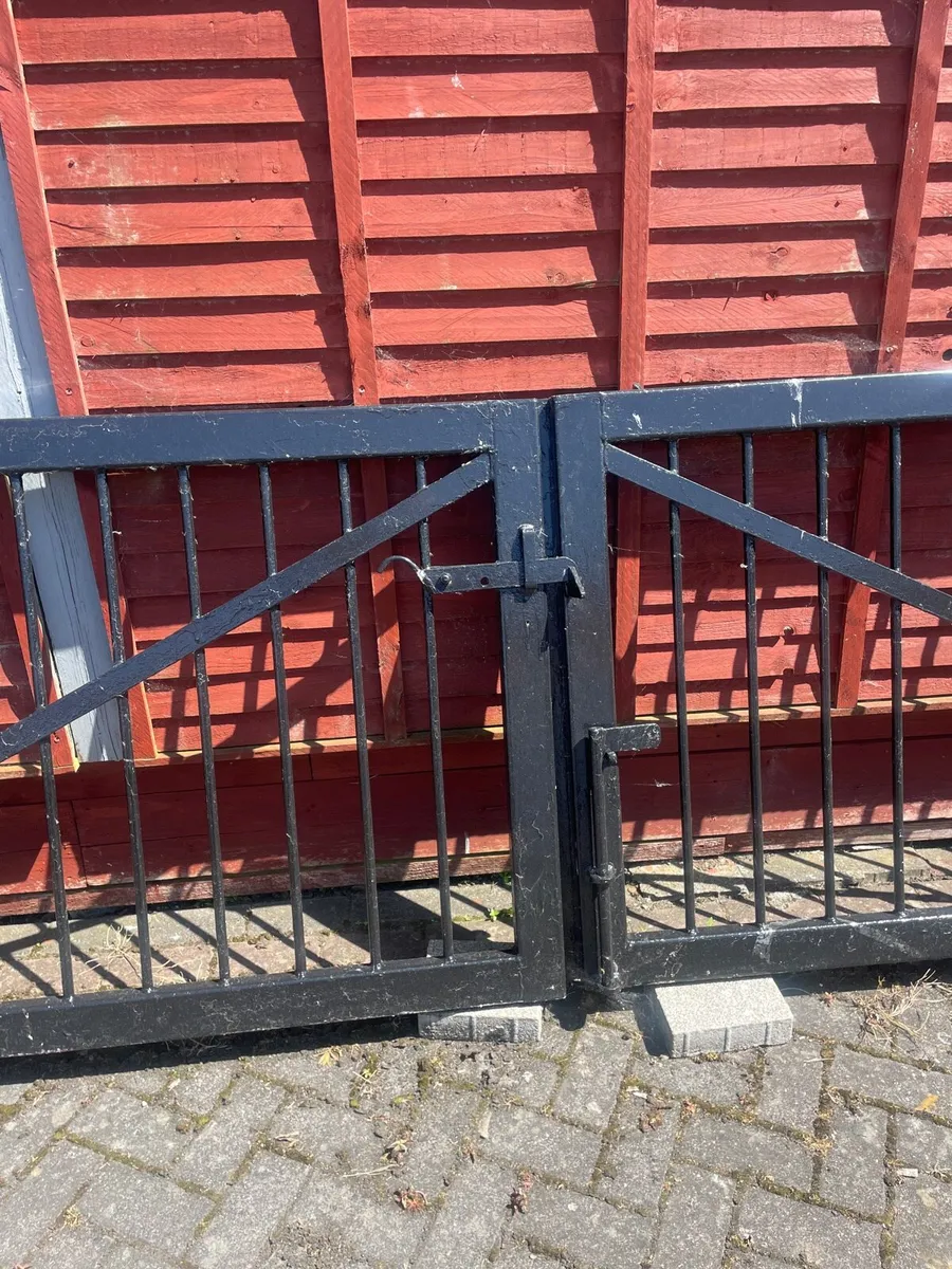 Gates - Image 2