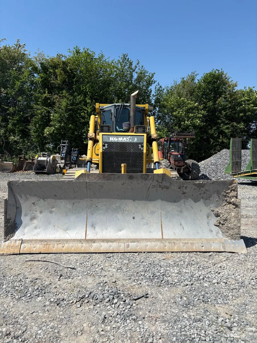 Komatsu D65 - Image 1