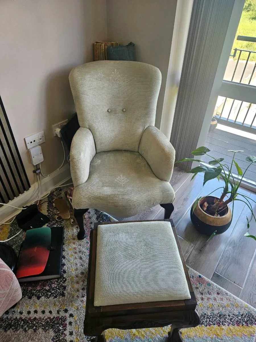 Old style chair - Image 1
