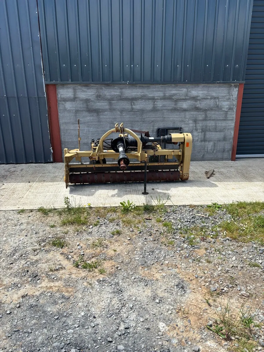 Hydraulic lawn rake - Image 1