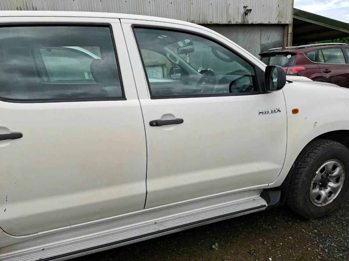 Toyota Hilux - Image 2