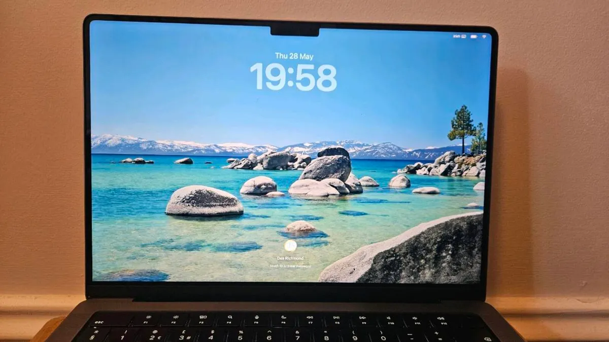MacBook Pro 14" 2021 · M1 Pro (8-core CPU/14-core - Image 1