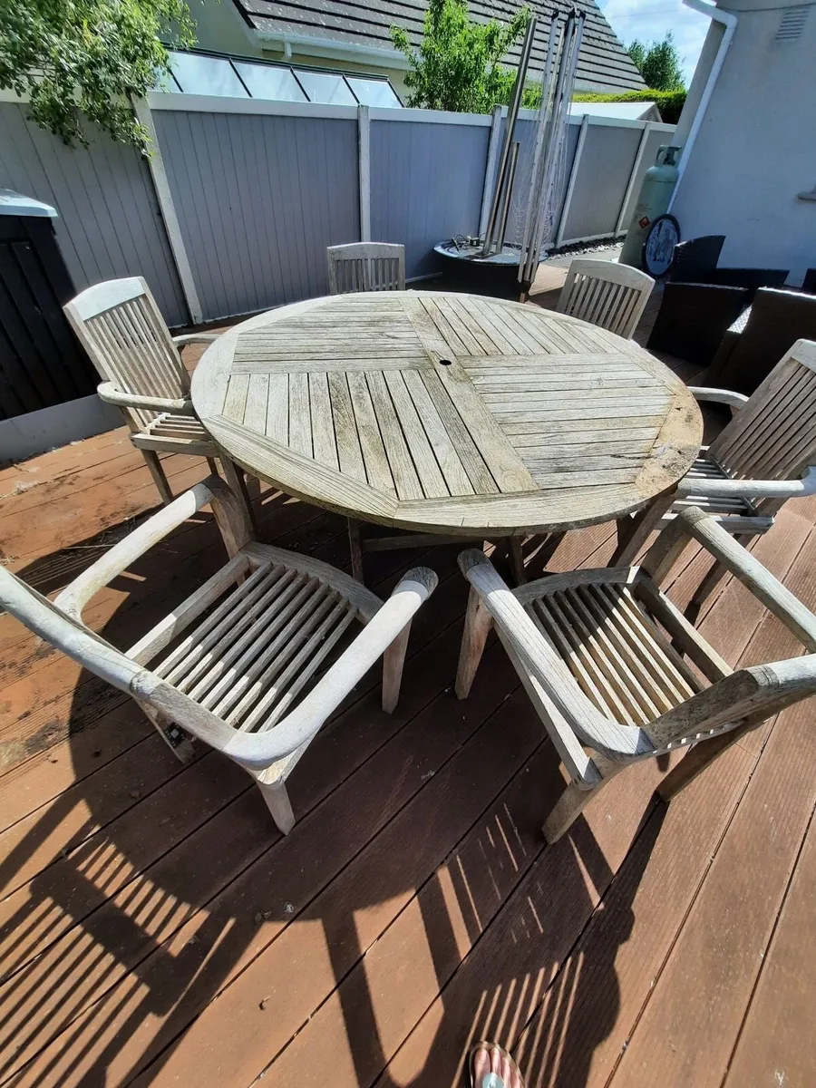 Garden table and chairs - Image 1