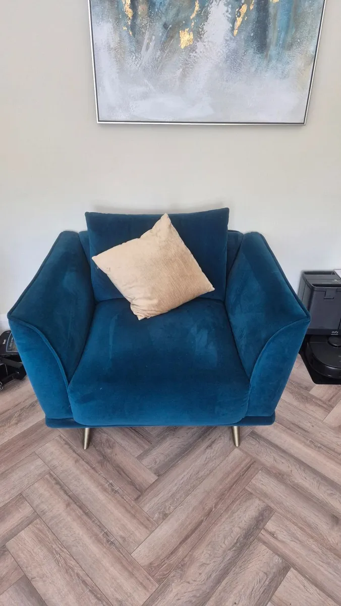 Sofa  IMMACULATE CONDITION - Image 2