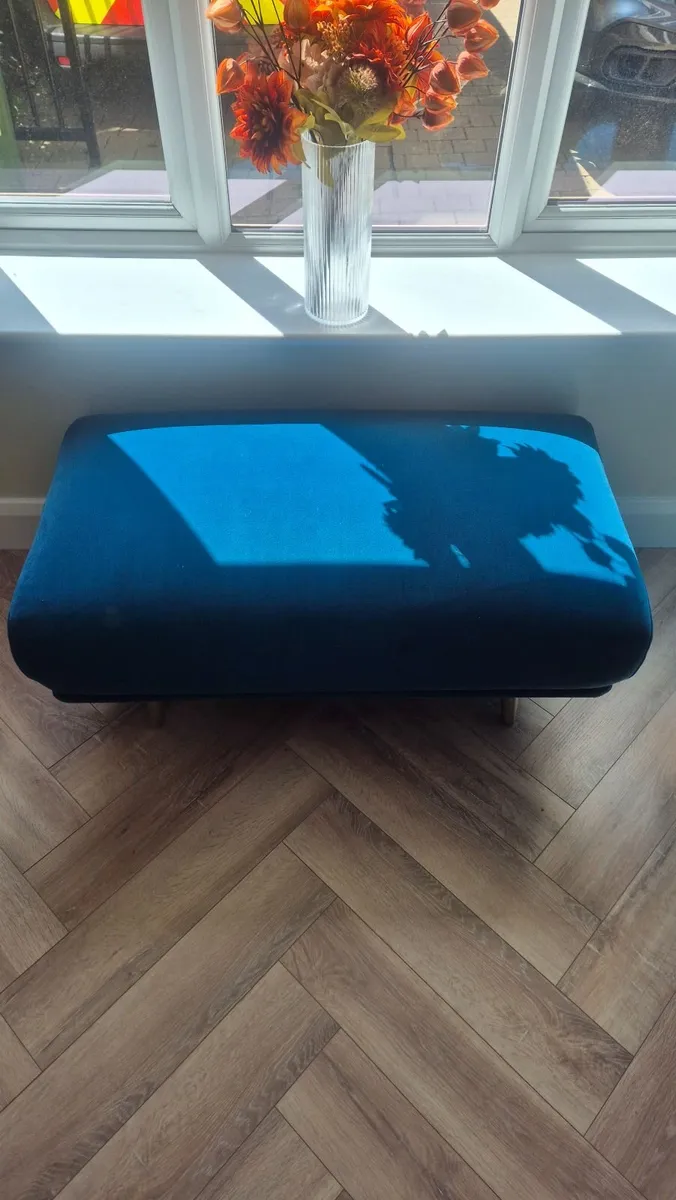 Sofa  IMMACULATE CONDITION - Image 3