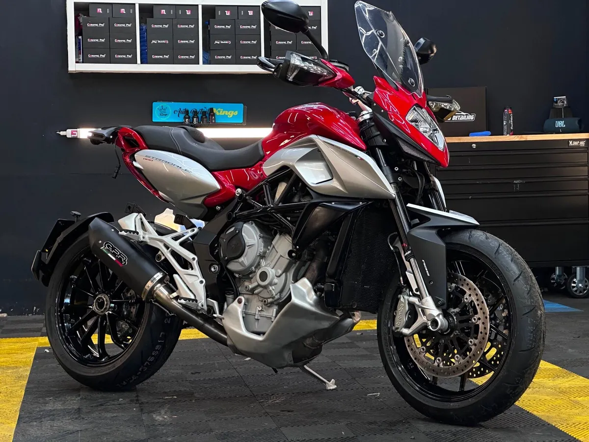 MV Agusta Stradale 800 - Image 1