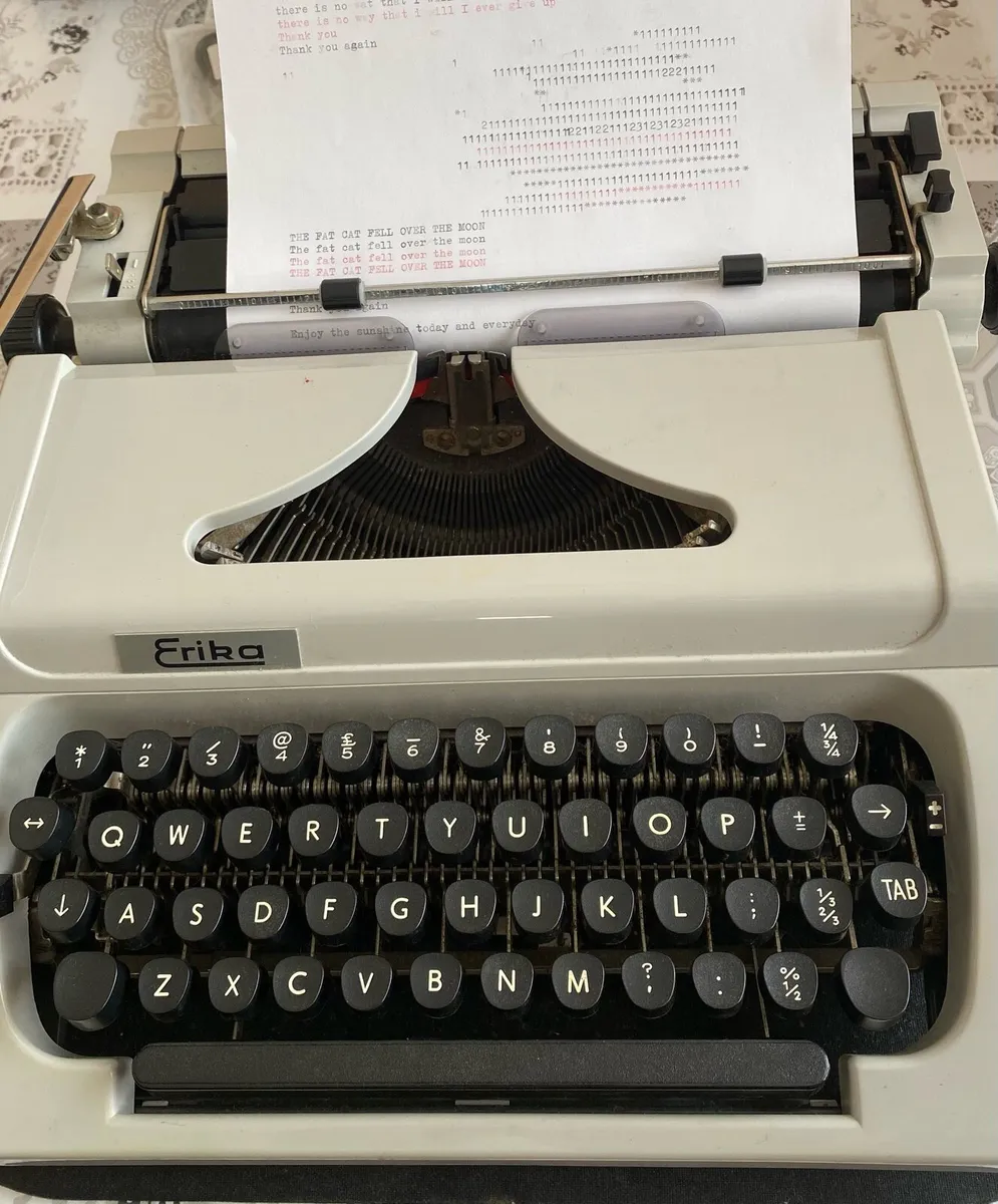 Erika Typewriter in Leather Carry Case - Image 2