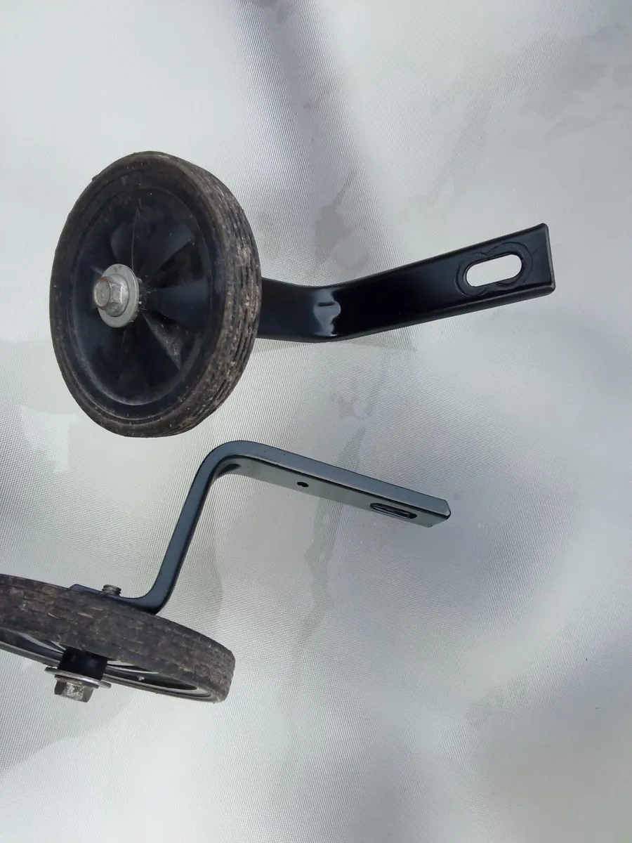 Child's Bike Stabilizer Set. - Image 2