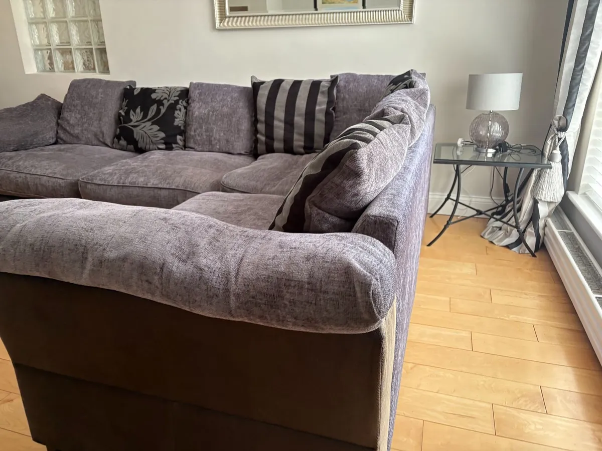L shaped couch (RAF) - Image 2