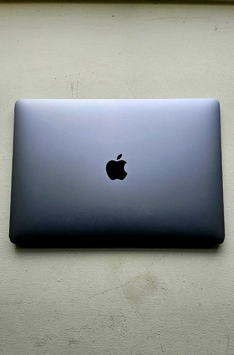 Apple Macbook Air M1(2020) 1tb SSD 16GB RAM - Image 2