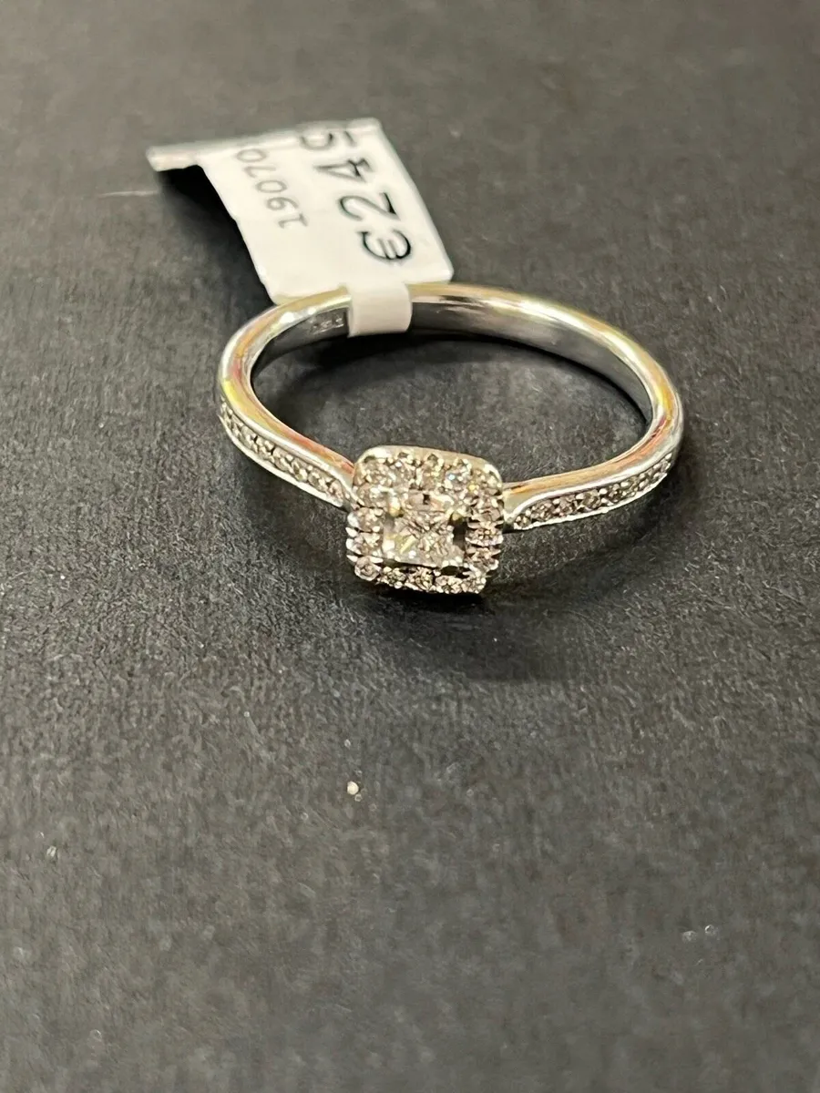 9k white gold diamond ring - Image 2