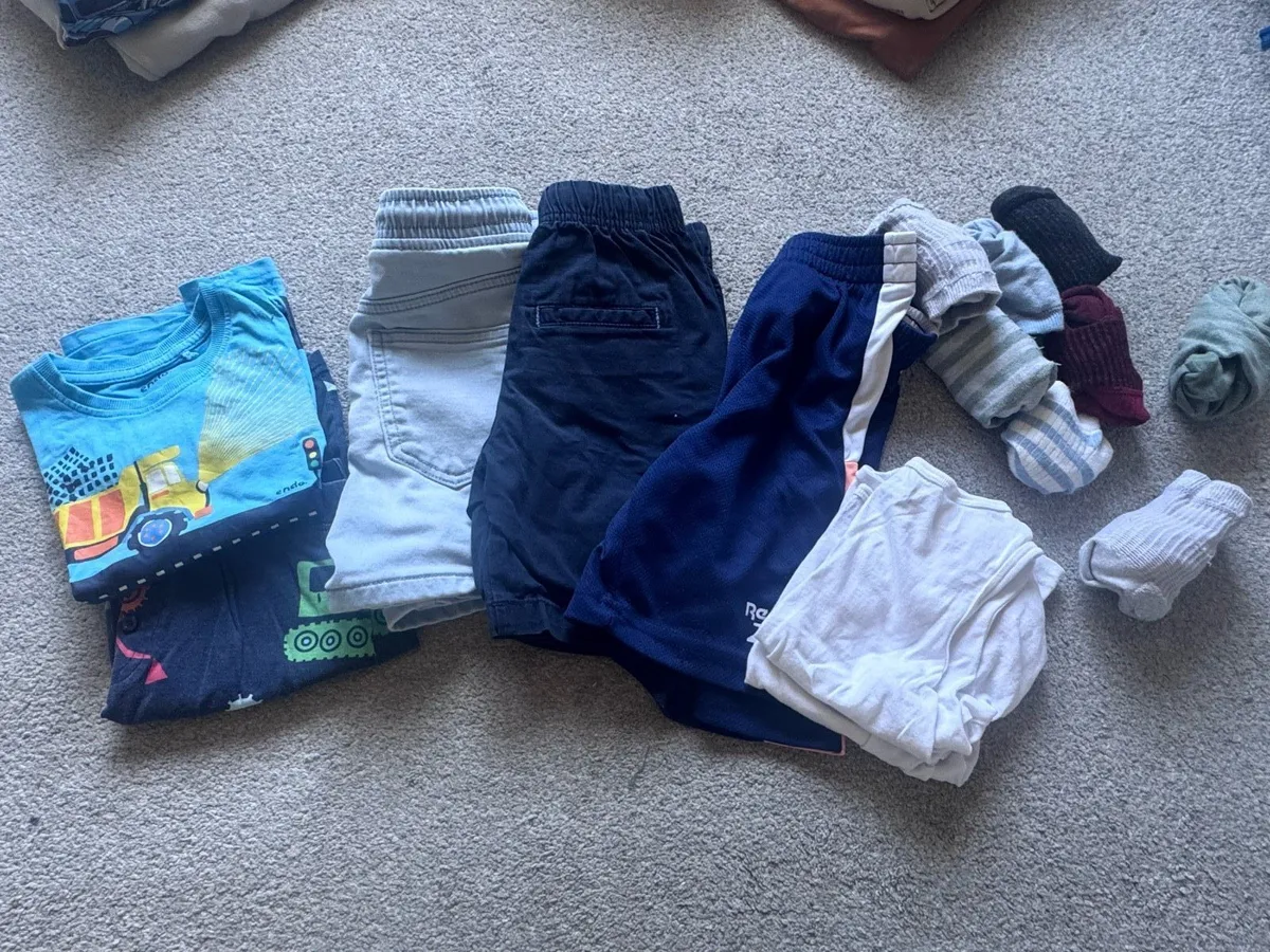~40 Clothing bundle for a 4-5 years old boy - Image 3