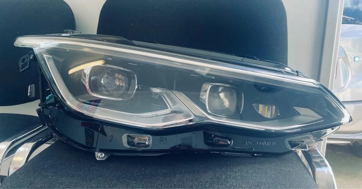 Volkswagen Golf VIII Headlight (right side) - Image 1
