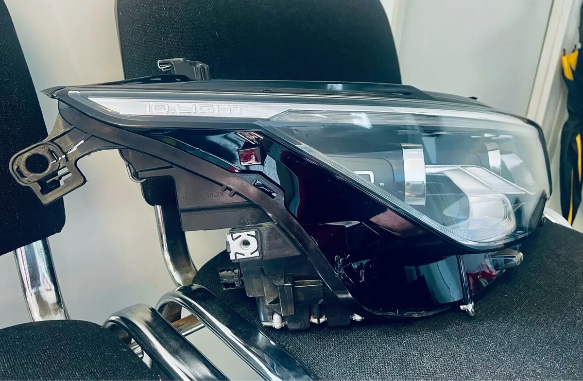 Volkswagen Golf VIII Headlight (right side) - Image 3