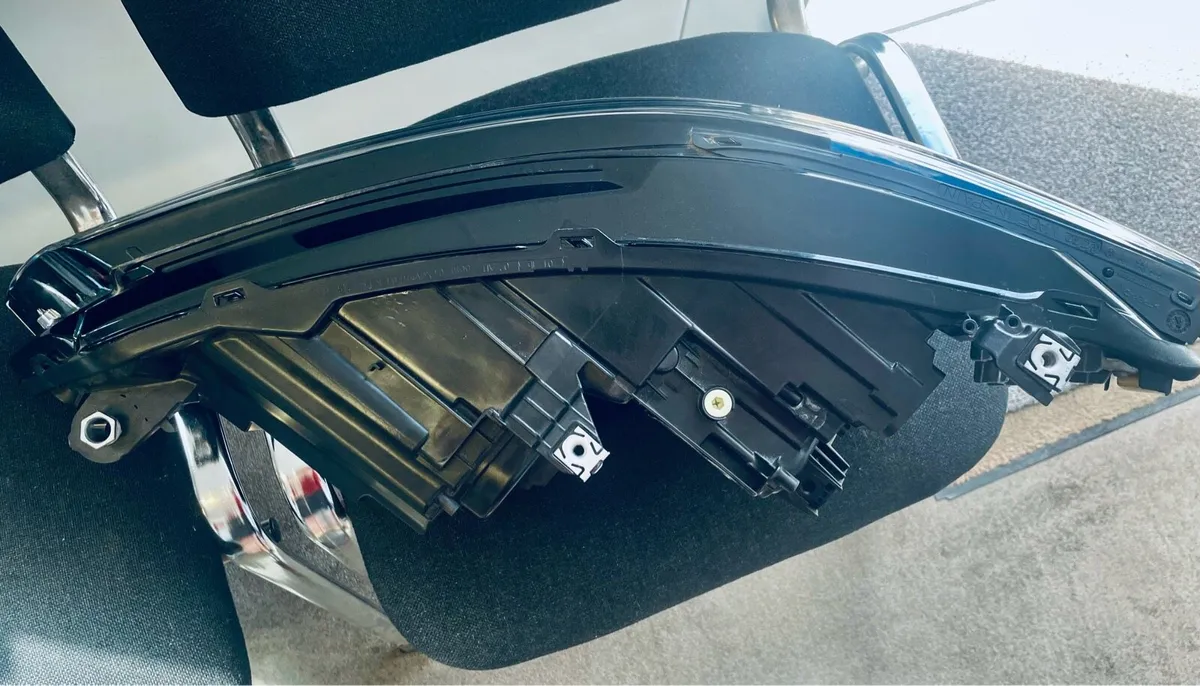 Volkswagen Golf VIII Headlight (right side) - Image 4