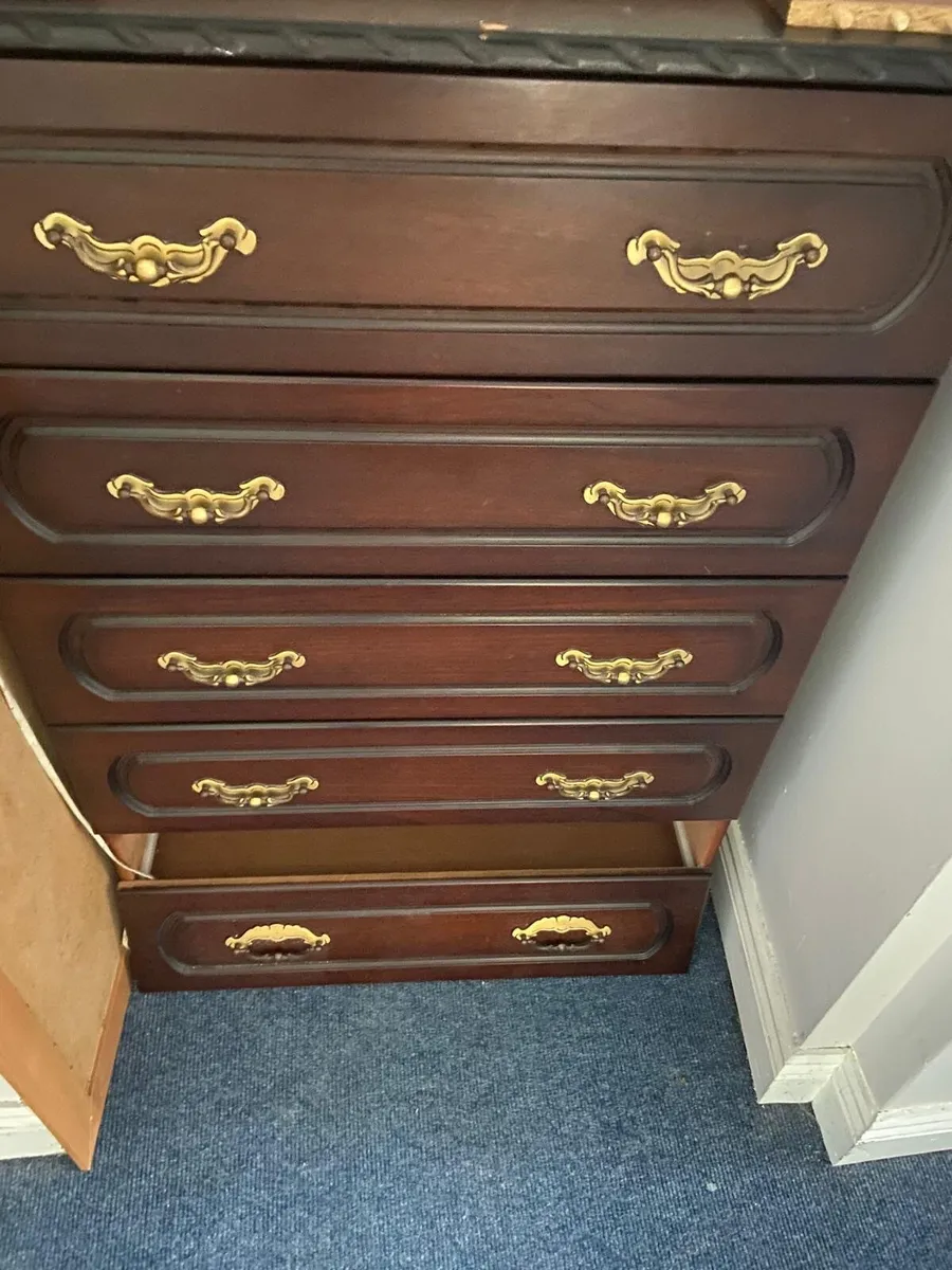 Chest of drawers