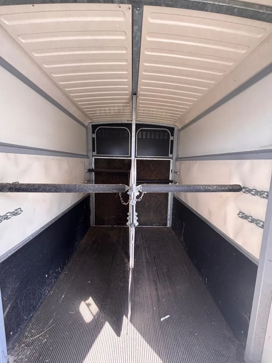 Horse trailer - Image 2