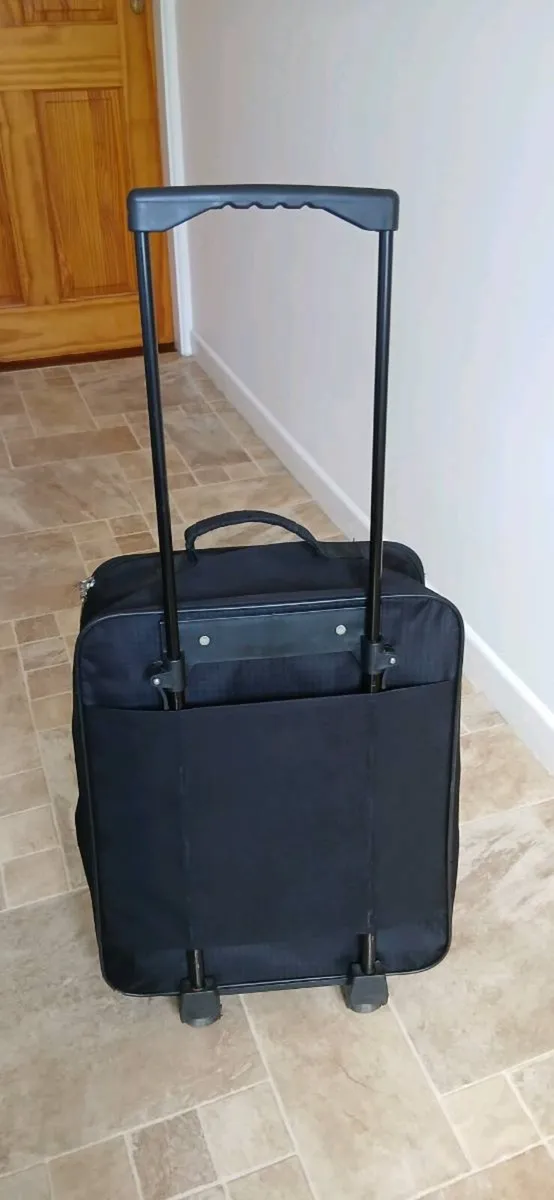 10kg carry on suitcase - Image 1