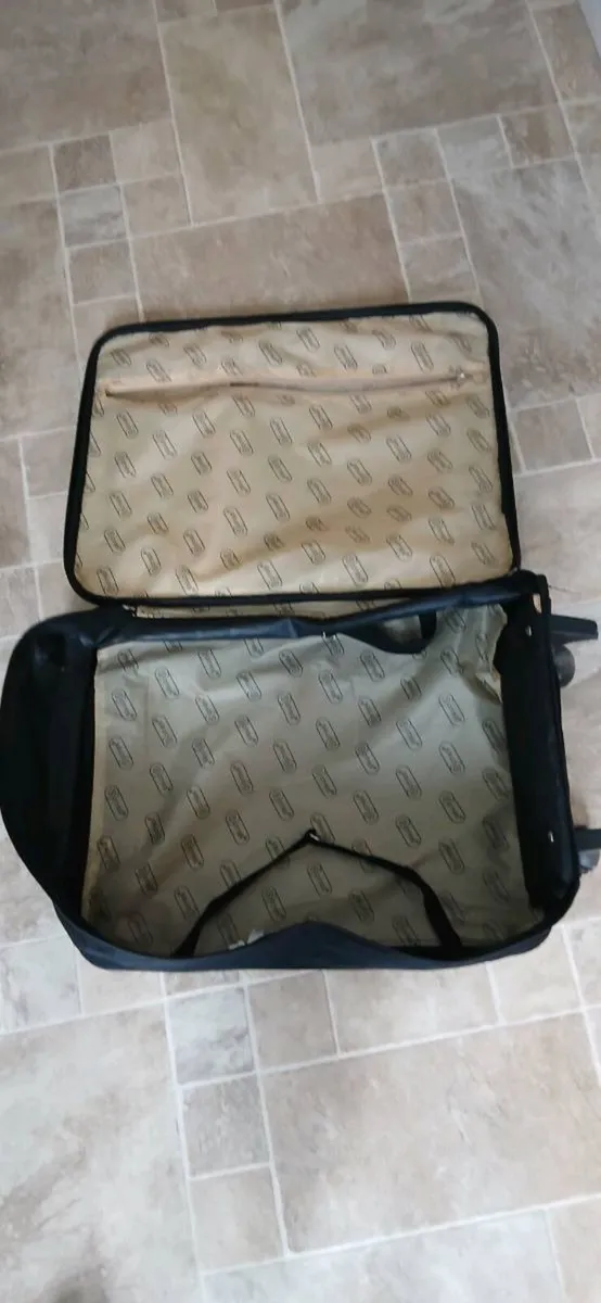 10kg carry on suitcase - Image 4