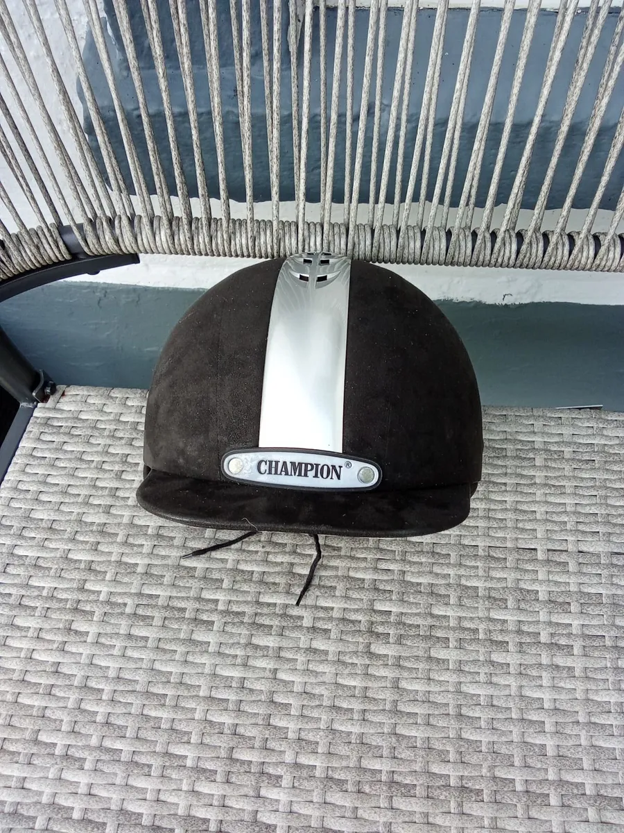 Champion 58cm riding helmet as new 80  euro - Image 2