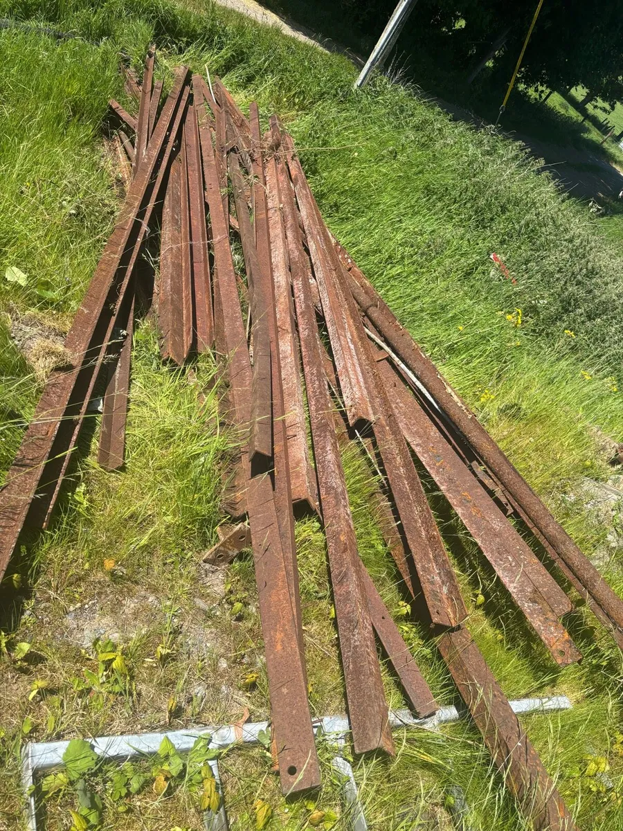 20 Heavy Duty structural steel angle irons-22ft6in - Image 3