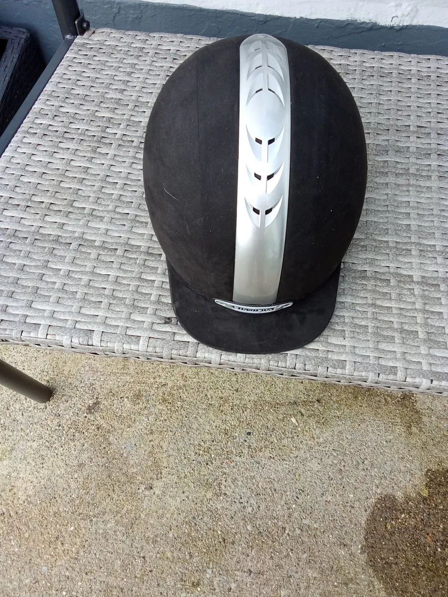 Champion 58cm riding helmet as new 80  euro - Image 3