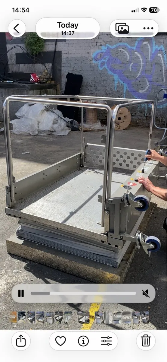 Mobile lift - Image 1