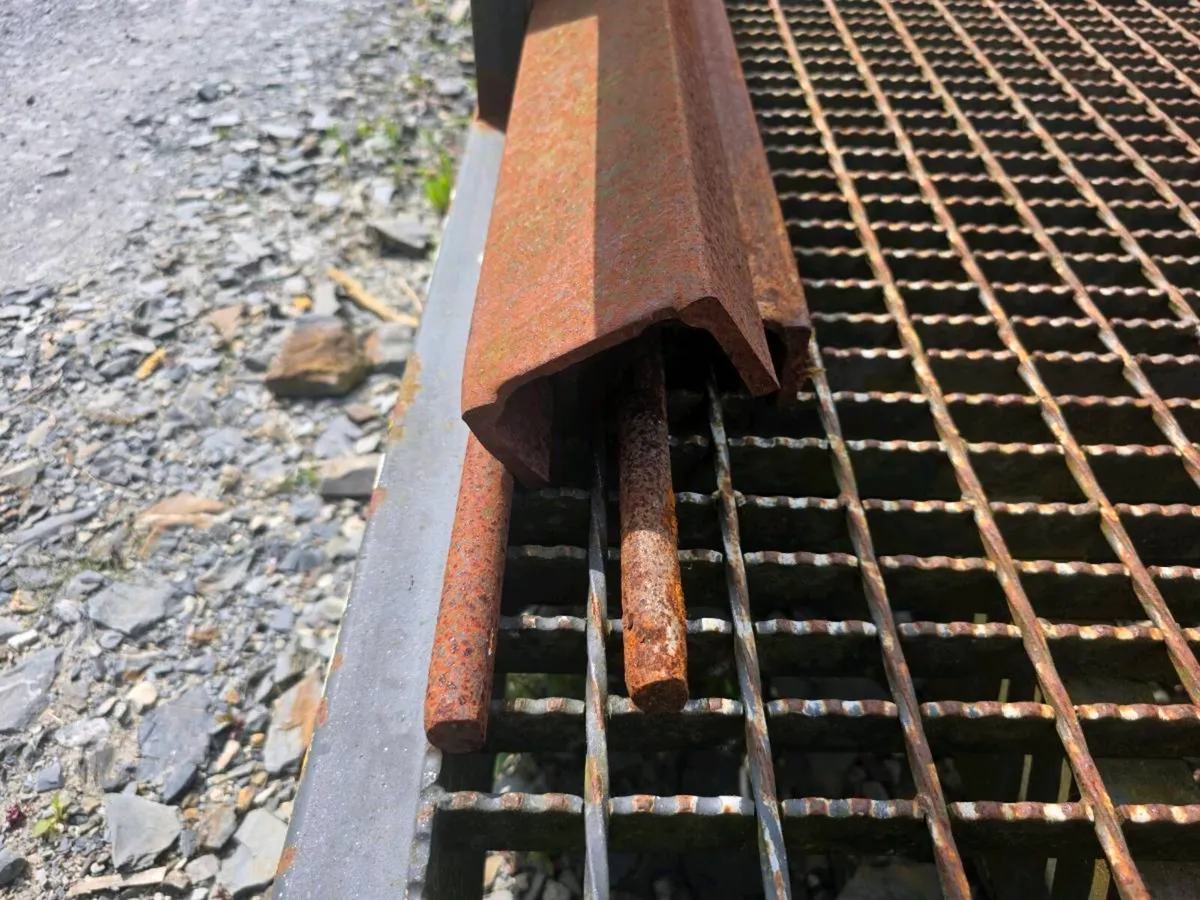 Steel sliding gate 7.5m long, 2.5 high - Image 2