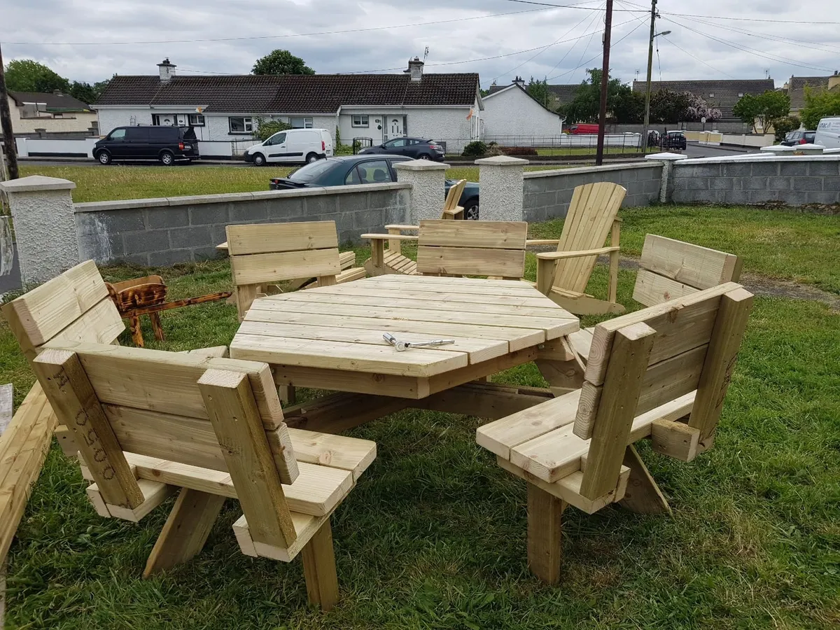 Round Picnic Table - Image 3