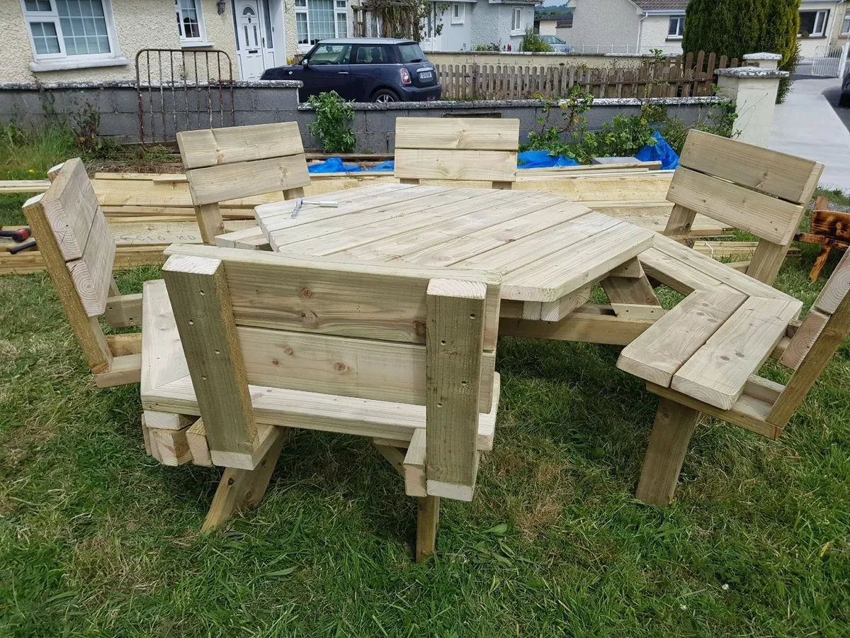 Round Picnic Table - Image 4