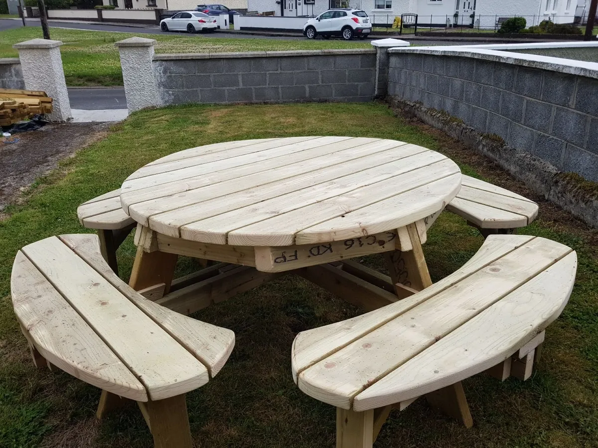 Round Picnic Table - Image 2