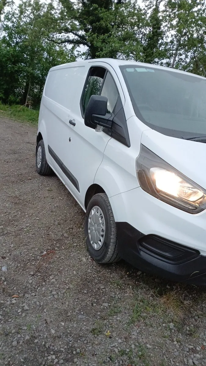 2019 ford transit custom swb doe until January 27 - Image 1