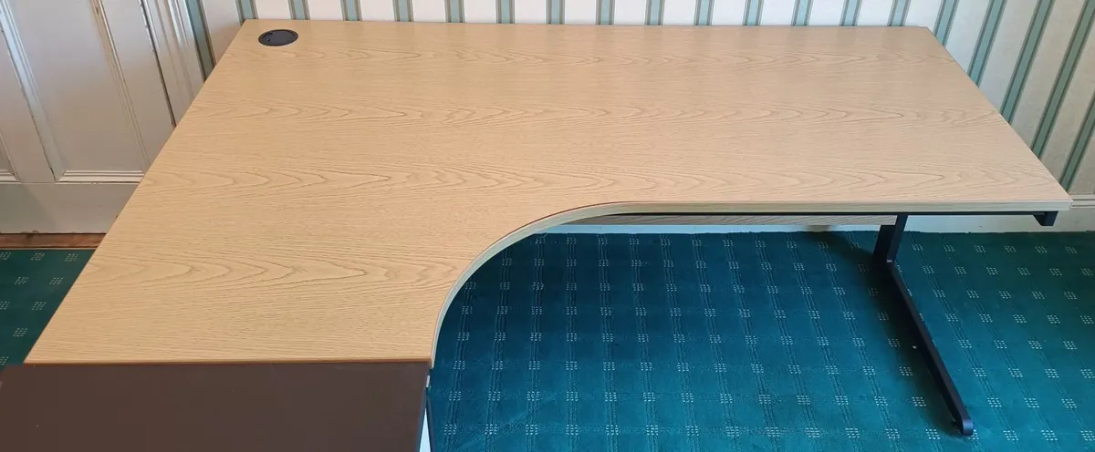 Office desk - Image 2
