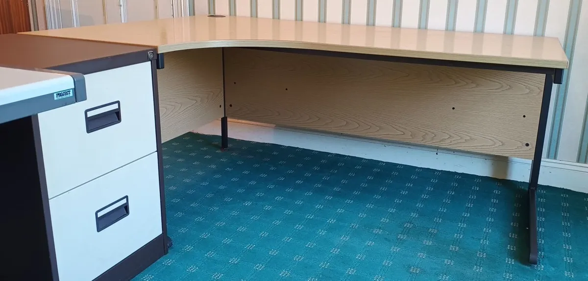 Office desk - Image 1