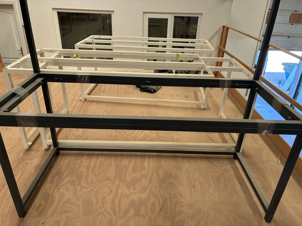 Steel bench’s