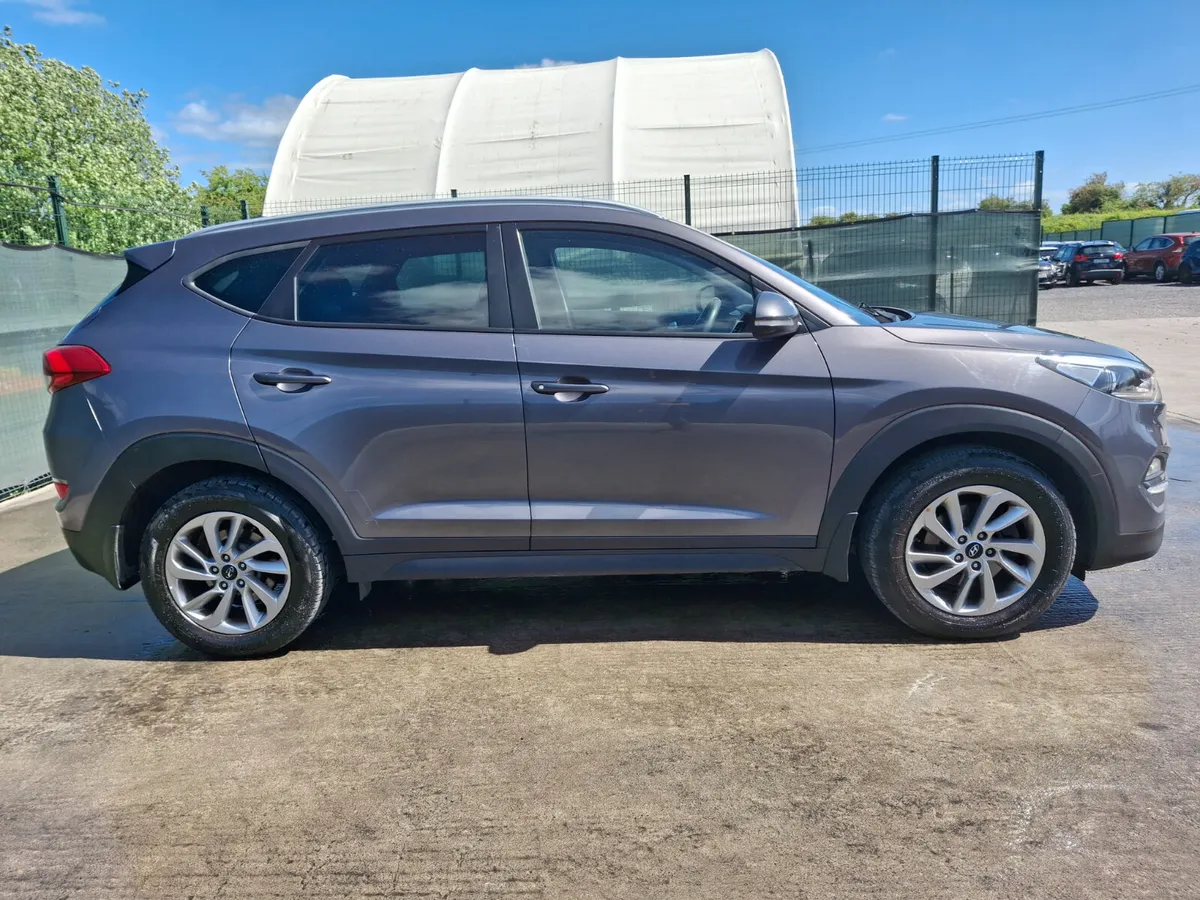 2016 Hyundai Tucson  Executive  Full leather - Image 3