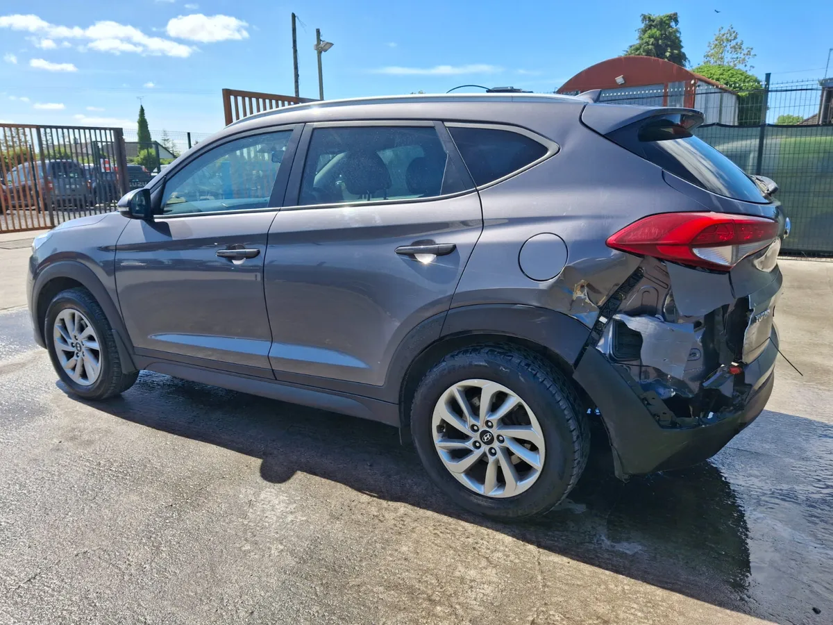 2016 Hyundai Tucson  Executive  Full leather - Image 4
