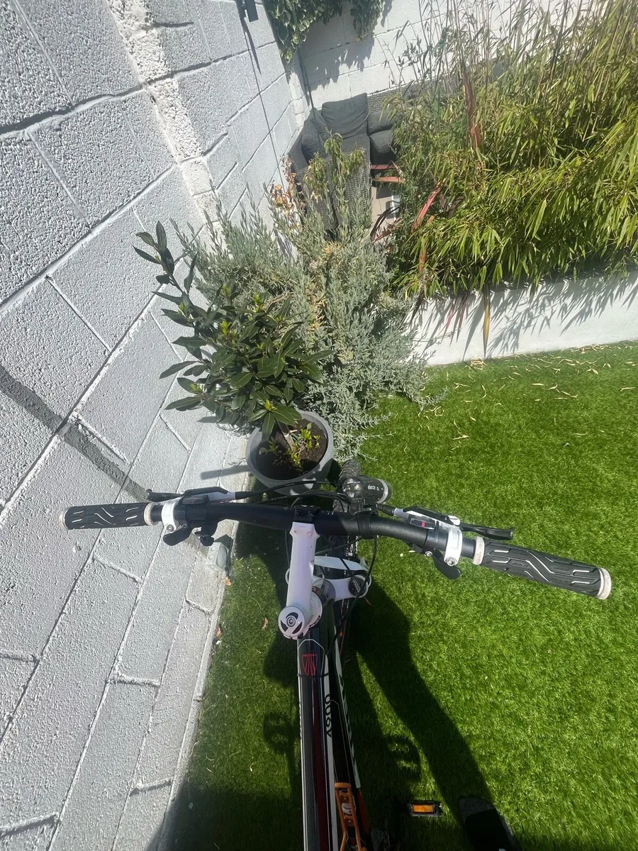 Trek 4900 mountain bike - Image 2