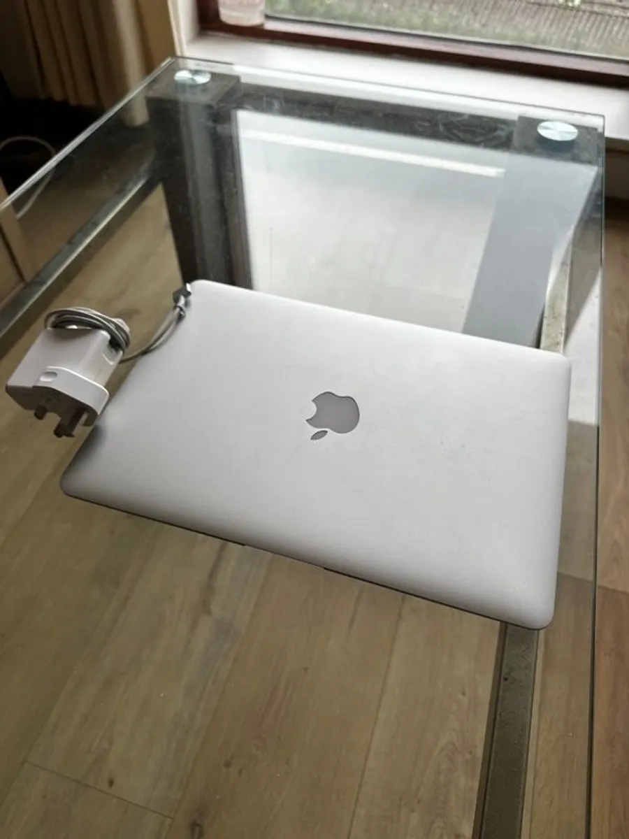 Apple MacBook Air (2017- Great Condition) - Image 2